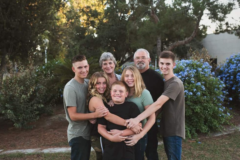 Extended family session with grandparents teenagers Bakersfield ca
